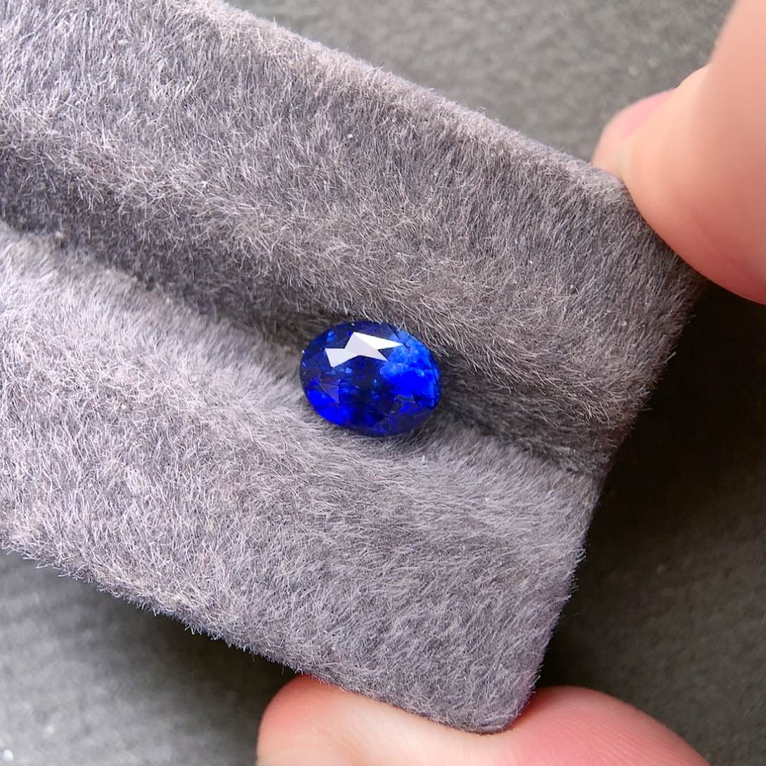 蓝宝石裸石未镶嵌