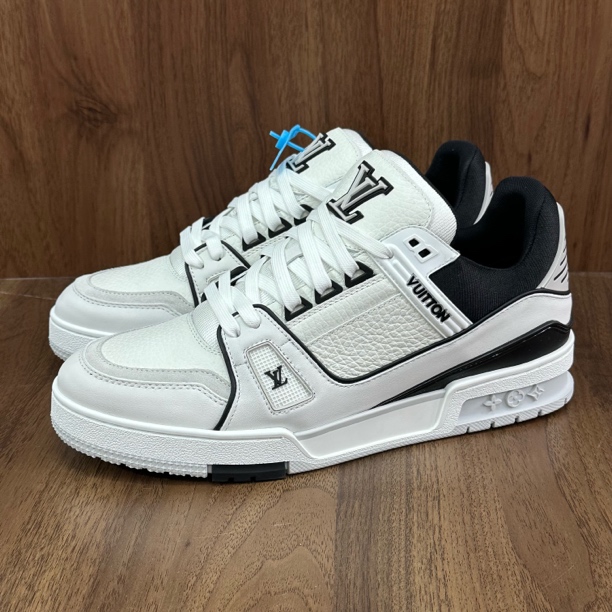 未使用 LouisVuitton/路易威登 41.5码 trainer 新款黑白 板鞋