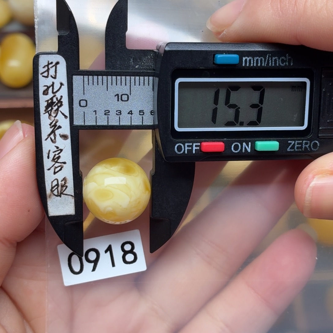 离****蜜蜡未镶嵌裸石微瑕