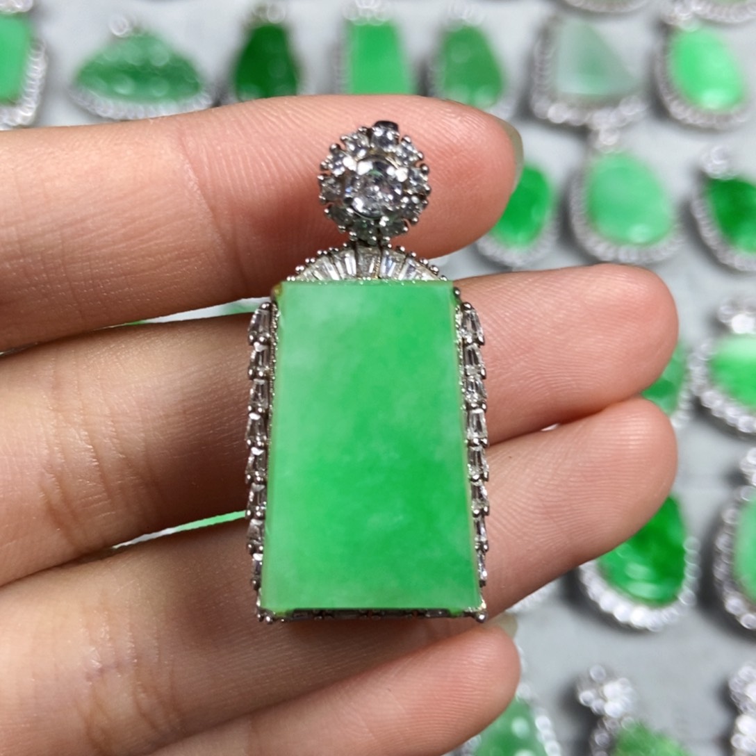 颈饰未镶嵌翡翠无事牌