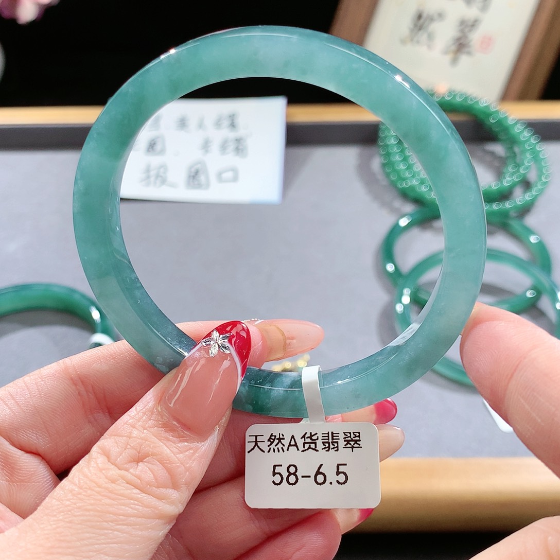 翡翠手镯（圆镯）未镶嵌