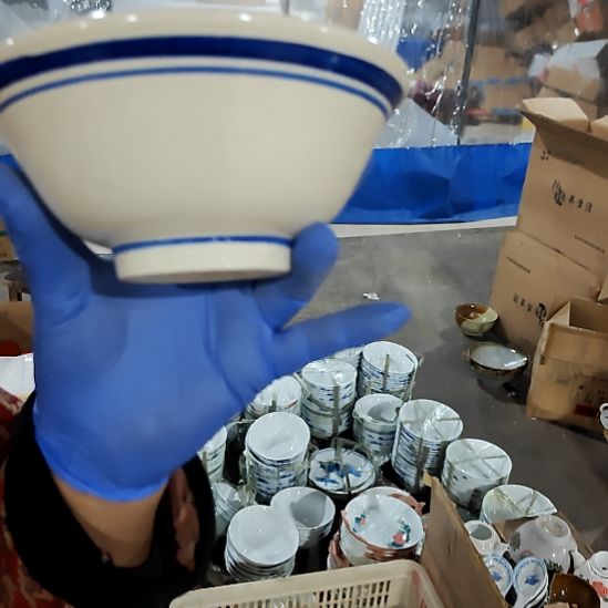 摆件盘子碗茶壶啥都有