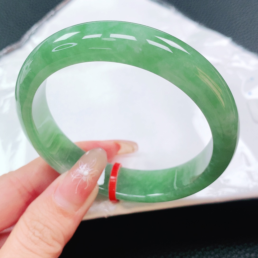 翡翠手镯未镶嵌57圈