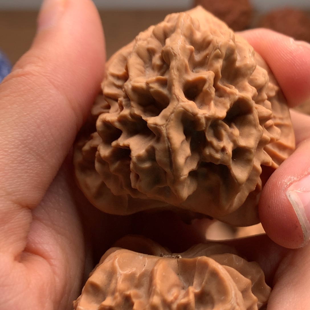 文玩核桃吊坠E****?大花