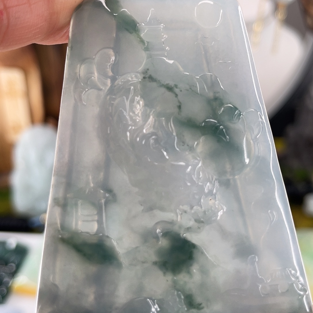 翡翠颈饰未镶嵌龙牌