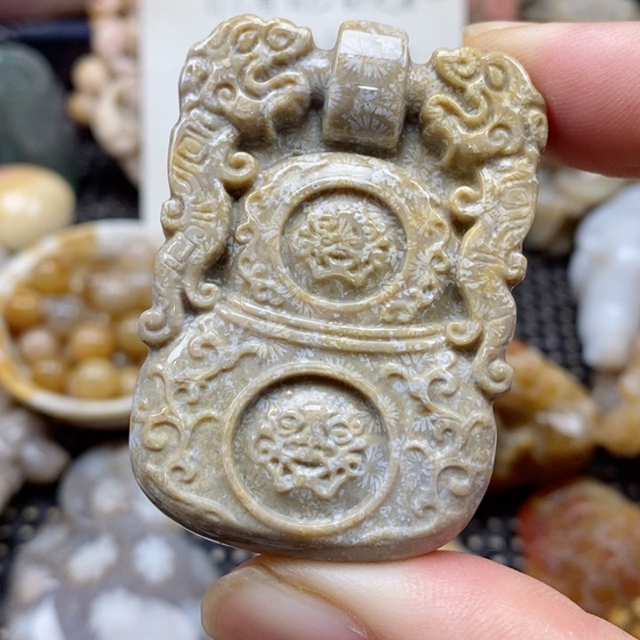 硅化珊瑚（珊瑚玉）颈饰未镶嵌