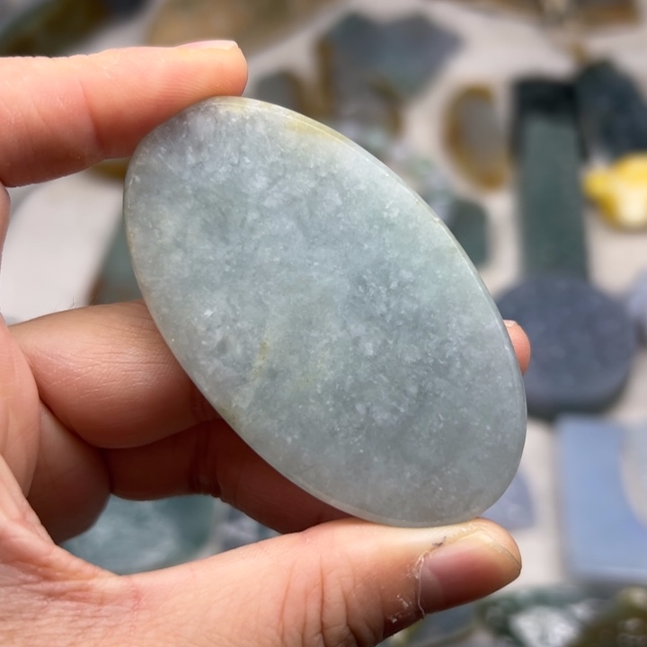 翡翠颈饰未镶嵌随行