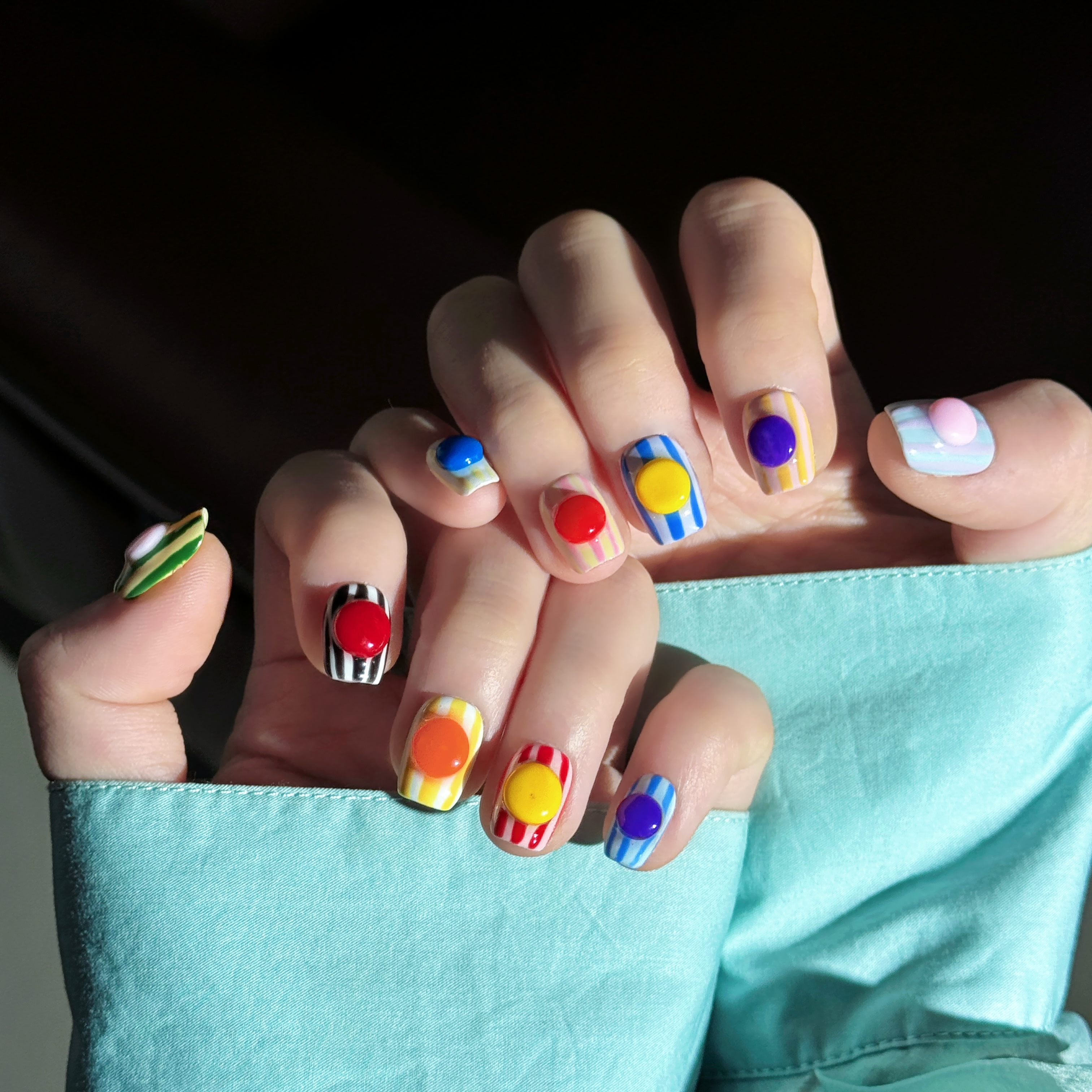 宏飞穿戴甲秋冬新款多巴胺立体个性高级感显白精致纯手工穿戴甲