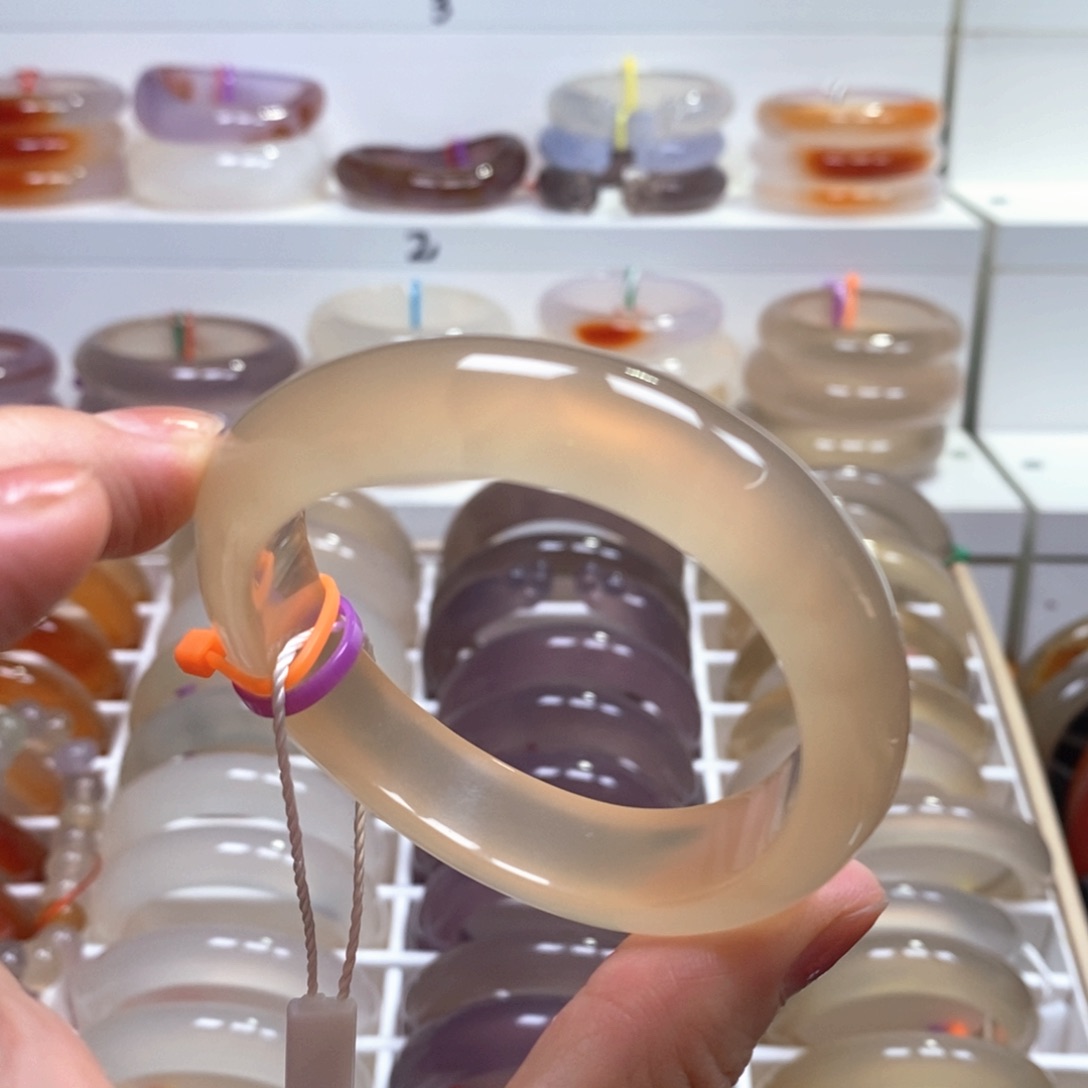 玛瑙/玉髓手镯未镶嵌