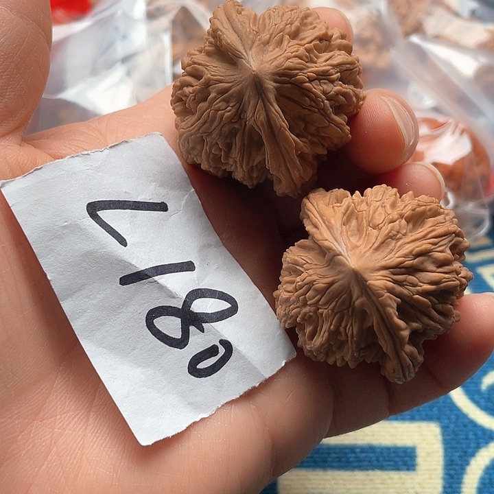 文玩核桃把件虎头