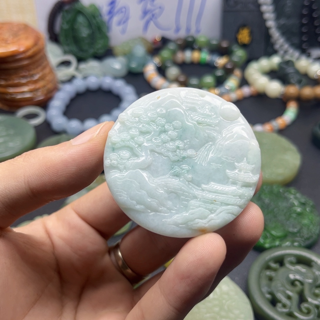 翡翠颈饰未镶嵌翡翠