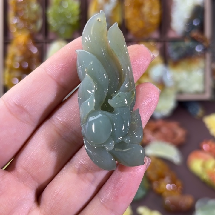 未镶嵌蛇纹石玉颈饰