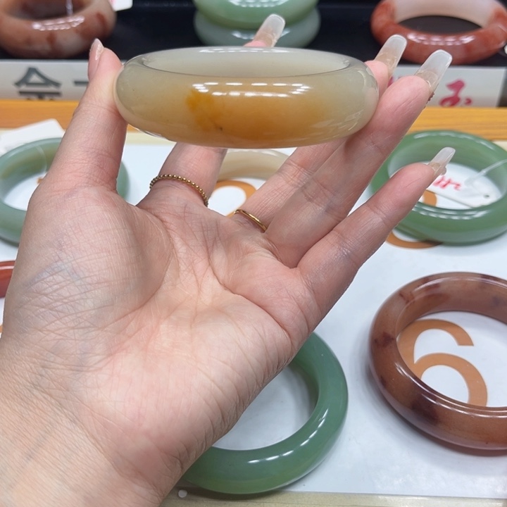 未镶嵌手镯石英质玉米*多