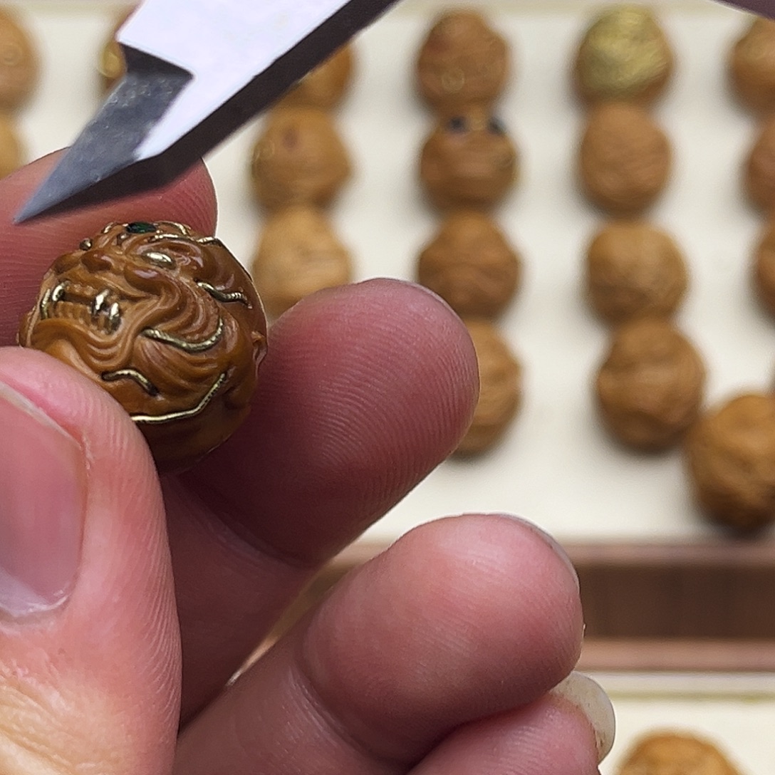 吊坠猴头核桃镶嵌虎僧18瑕疵