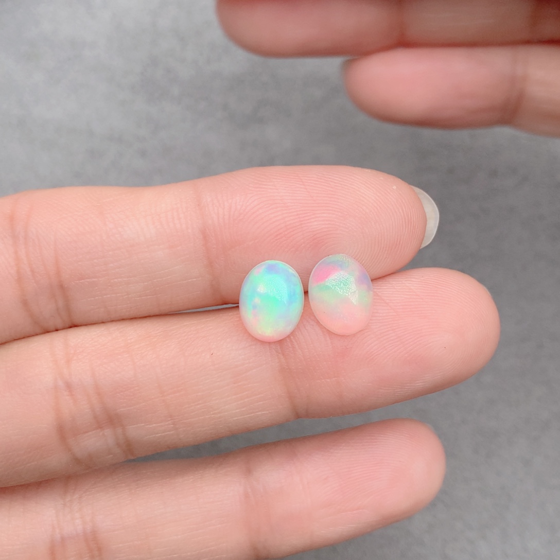 黄***走欧泊未镶嵌裸石2.4克拉