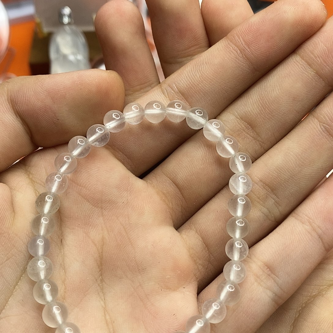 颈饰未镶嵌石英质玉