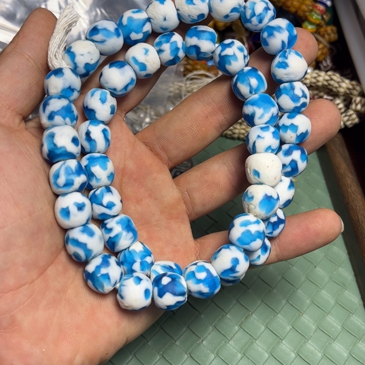 玻璃颈饰2097。半条