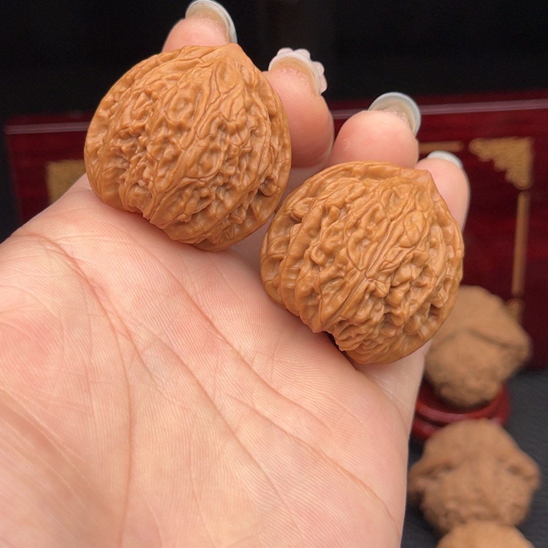 文玩核桃吊坠龙珠