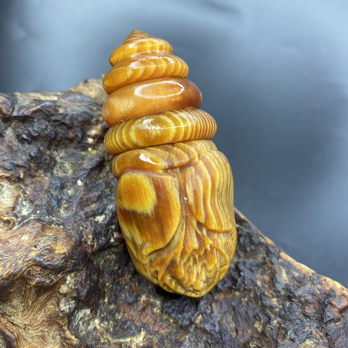 手工雕刻琥珀木手雕蚕蛹手把件男女适用可把玩木雕珍品