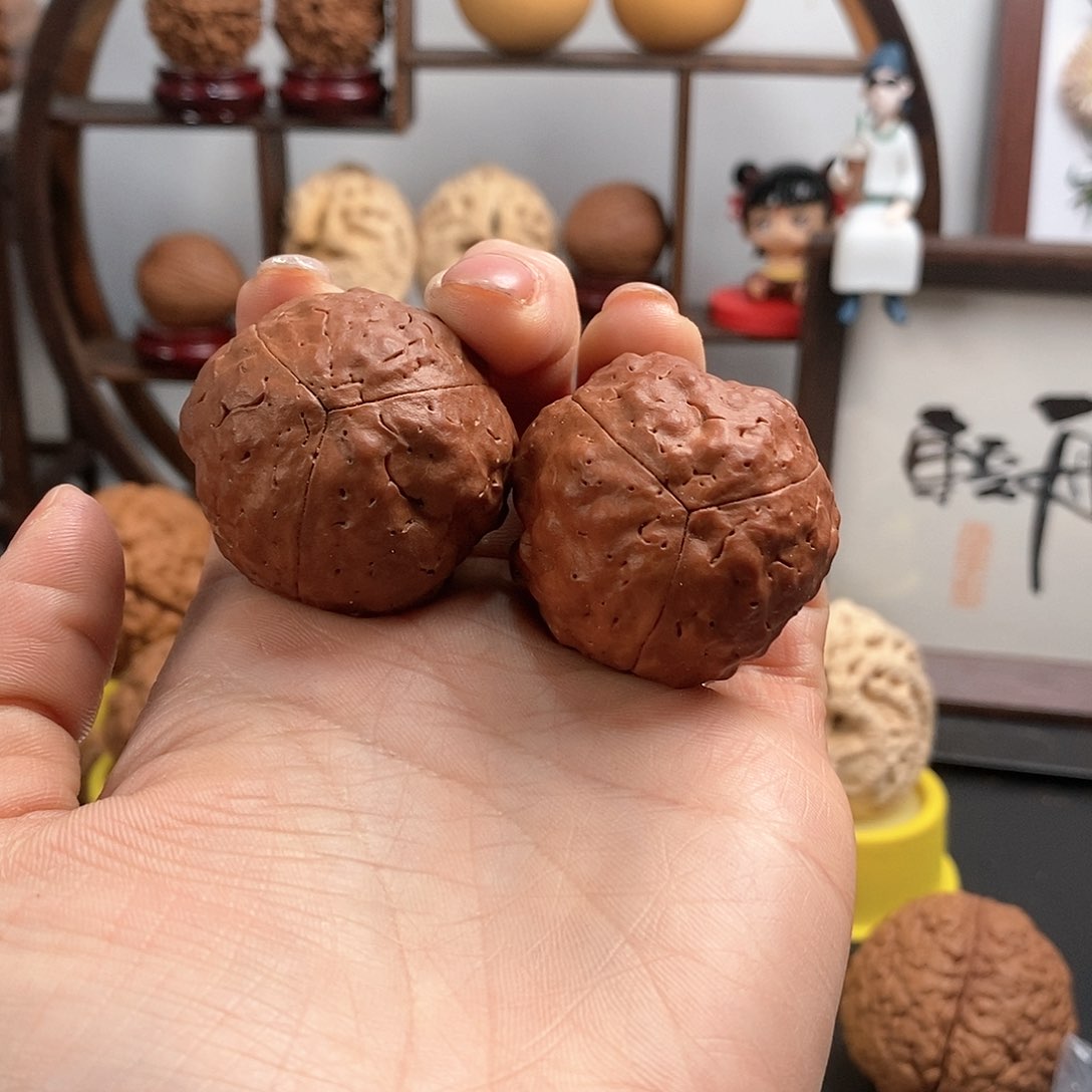 文玩核桃把件恐龙蛋37微色差