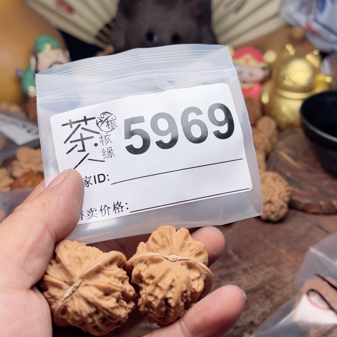 【闪购商品】文玩核桃吊坠今天