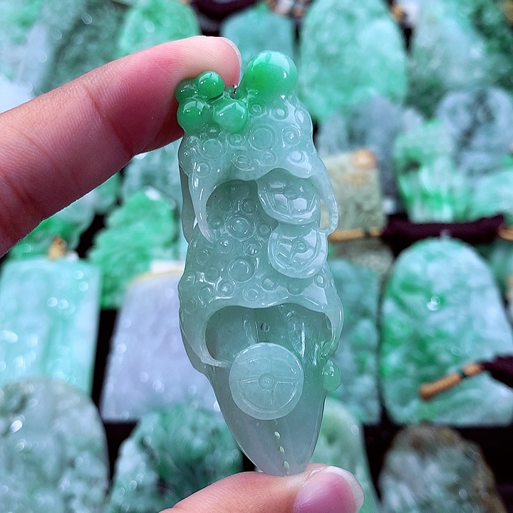 吊坠(不含链)未镶嵌翡翠