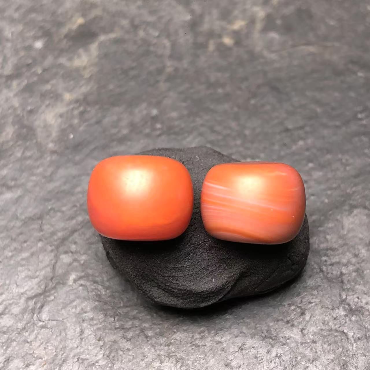 川料南红玛瑙手工打磨老型珠子高8.6直径10.9毫米，无裂