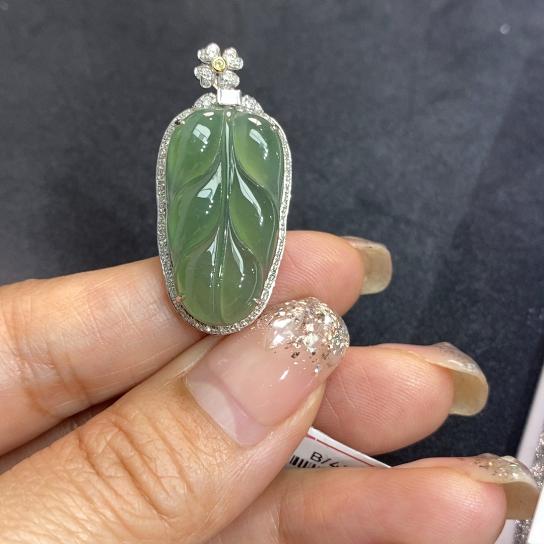 翡翠吊坠(不含链)18K金镶嵌吊坠