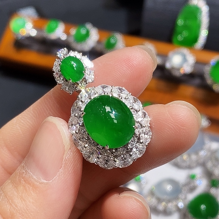 吊坠(不含链)18K金镶嵌翡翠