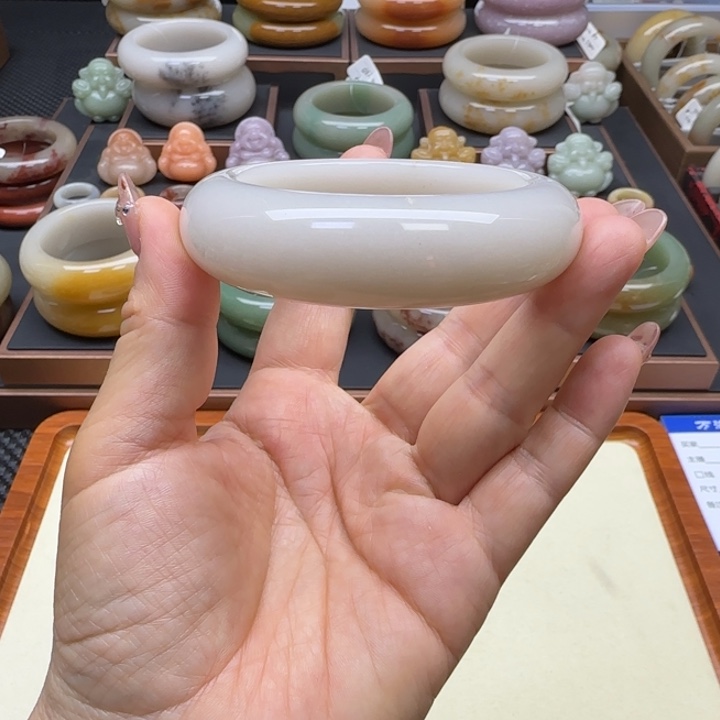 石英岩玉未镶嵌手镯57.5