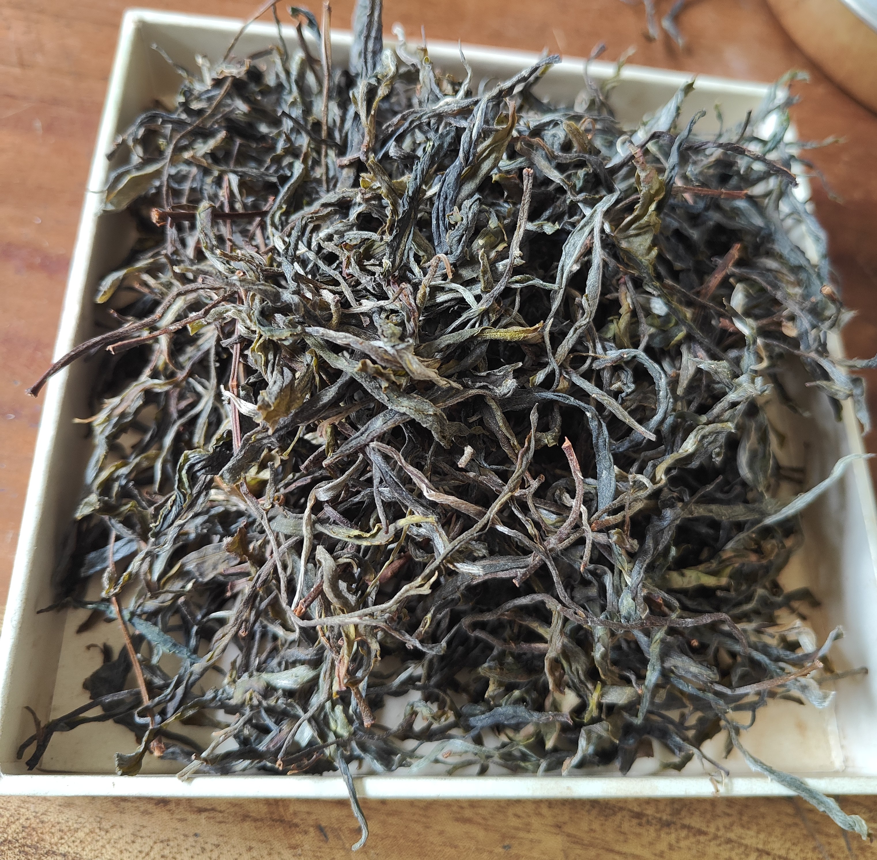 邦东绿水塘古树纯料普洱茶生茶 100 克