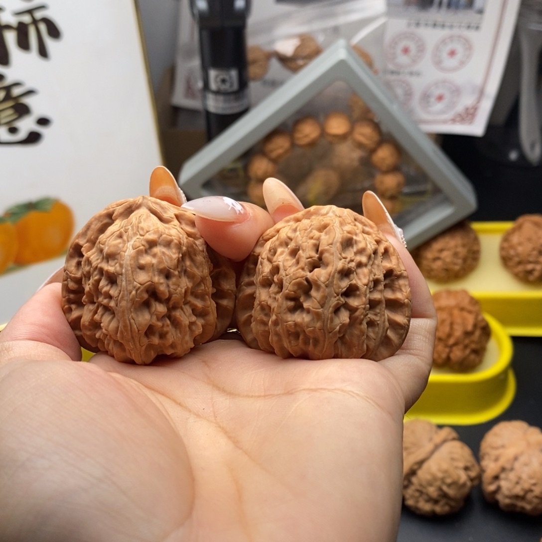 文玩核桃吊坠1*，全品三角白41