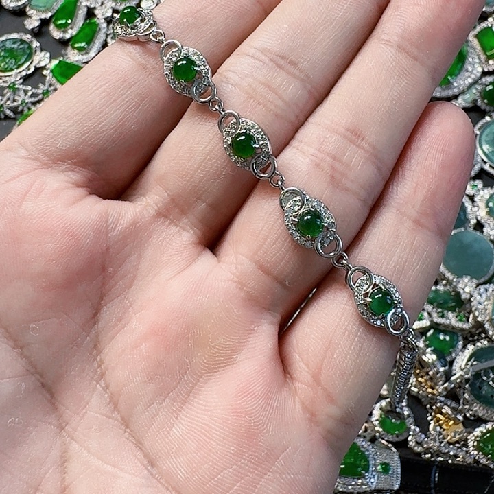 翡翠颈饰未镶嵌天然A货翡翠放漏