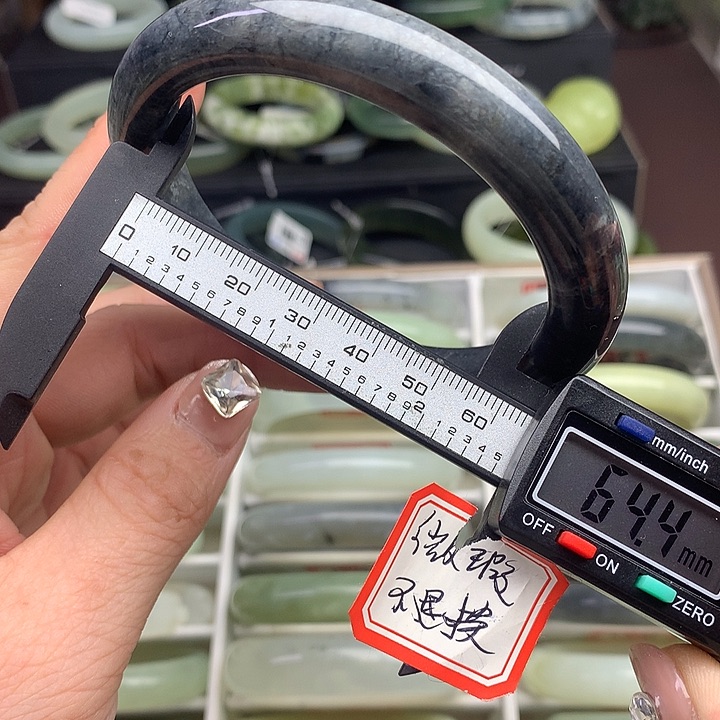 蛇纹石玉手镯未镶嵌491