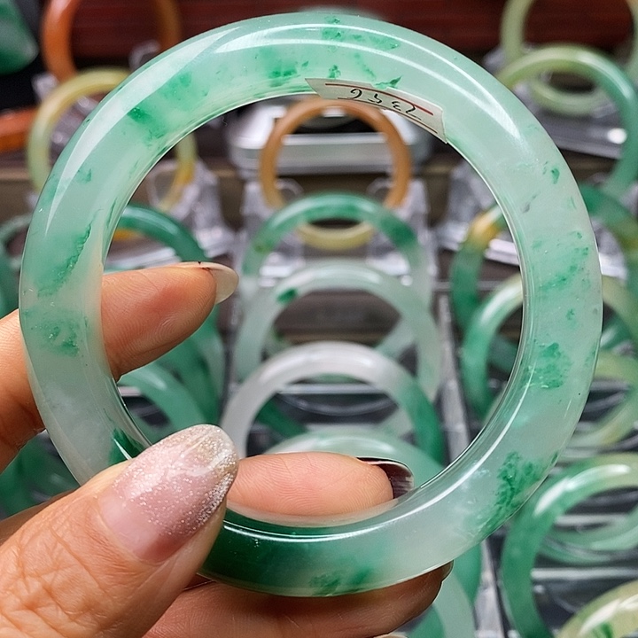 石英质玉手镯未镶嵌德****艺