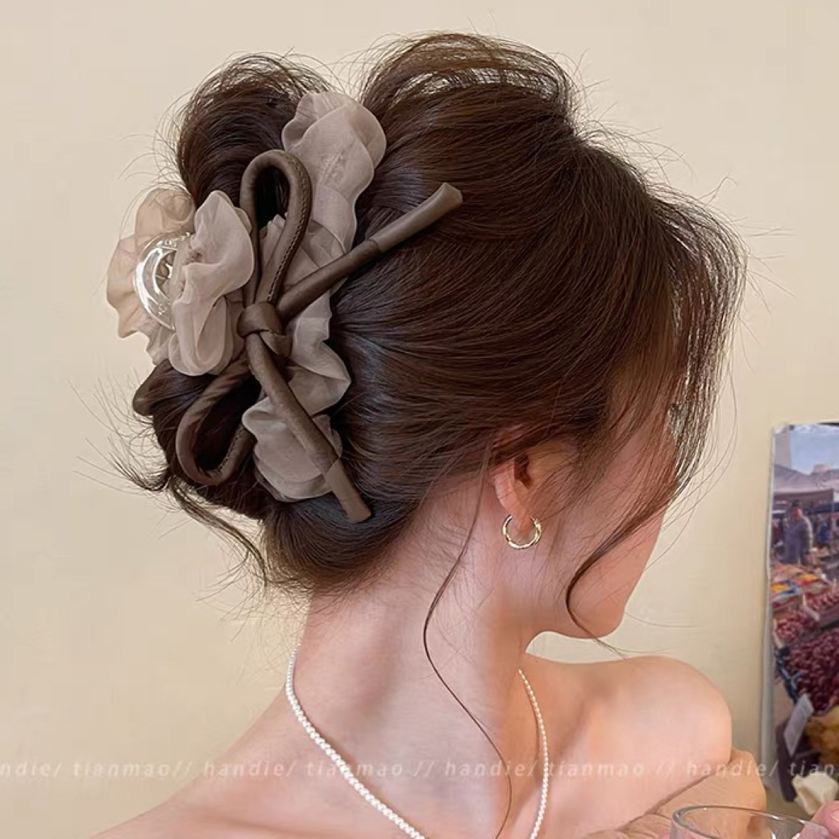 1、妙涵黑色泡泡蝴蝶结抓夹盘发发饰高级感大号鲨鱼夹适合发量多