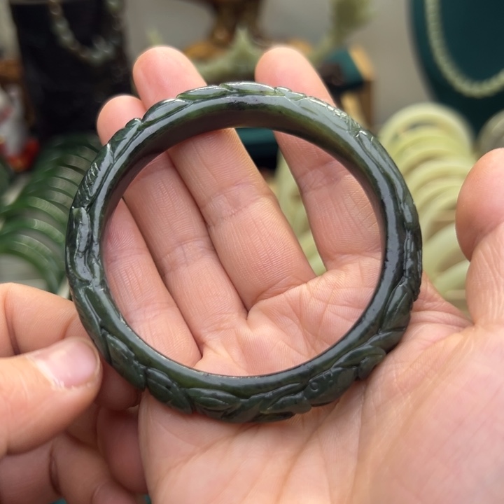和田玉手镯未镶嵌60.9圈围3811