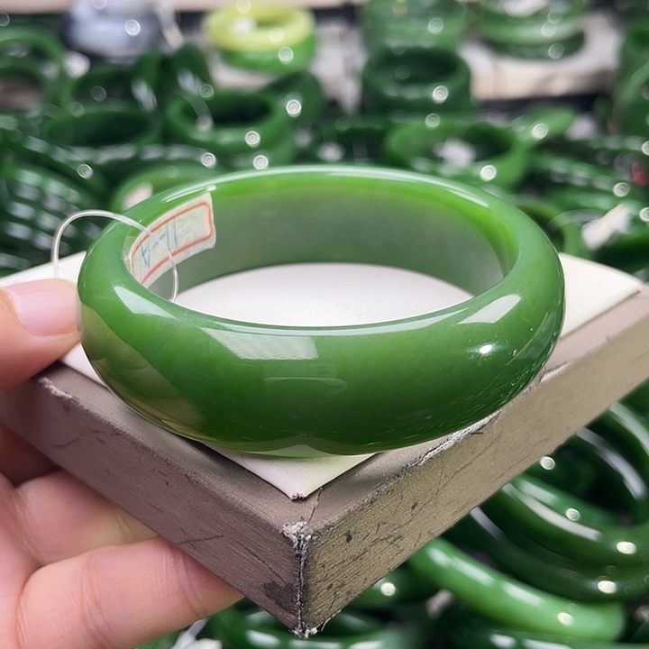 未镶嵌手镯和田玉（碧玉）