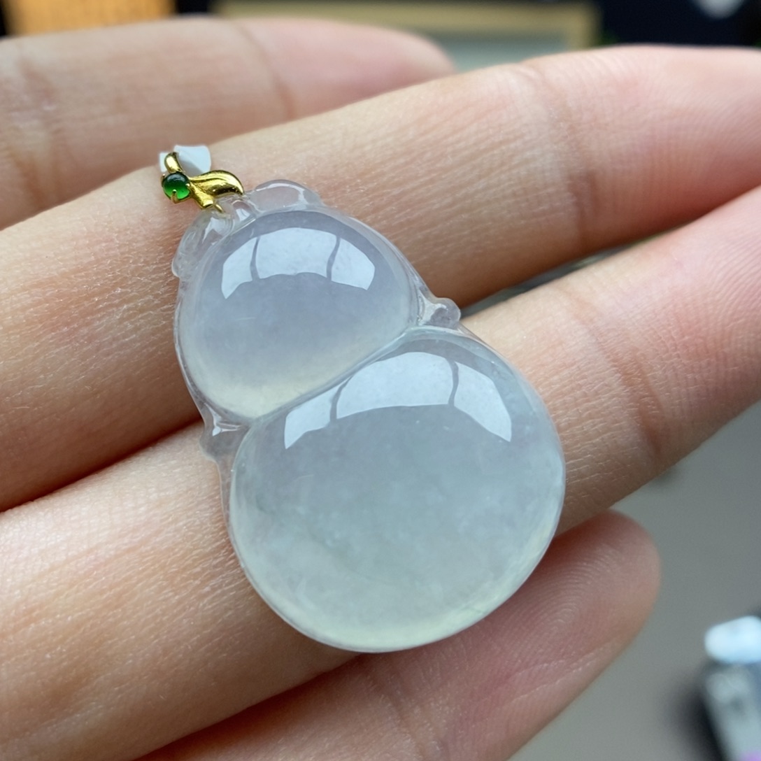 翡翠18K金镶嵌颈饰吊坠