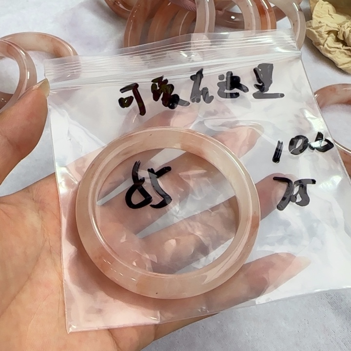 石英质玉手镯未镶嵌可***里