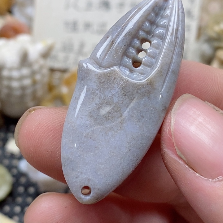 颈饰未镶嵌硅化珊瑚（珊瑚玉）有瑕