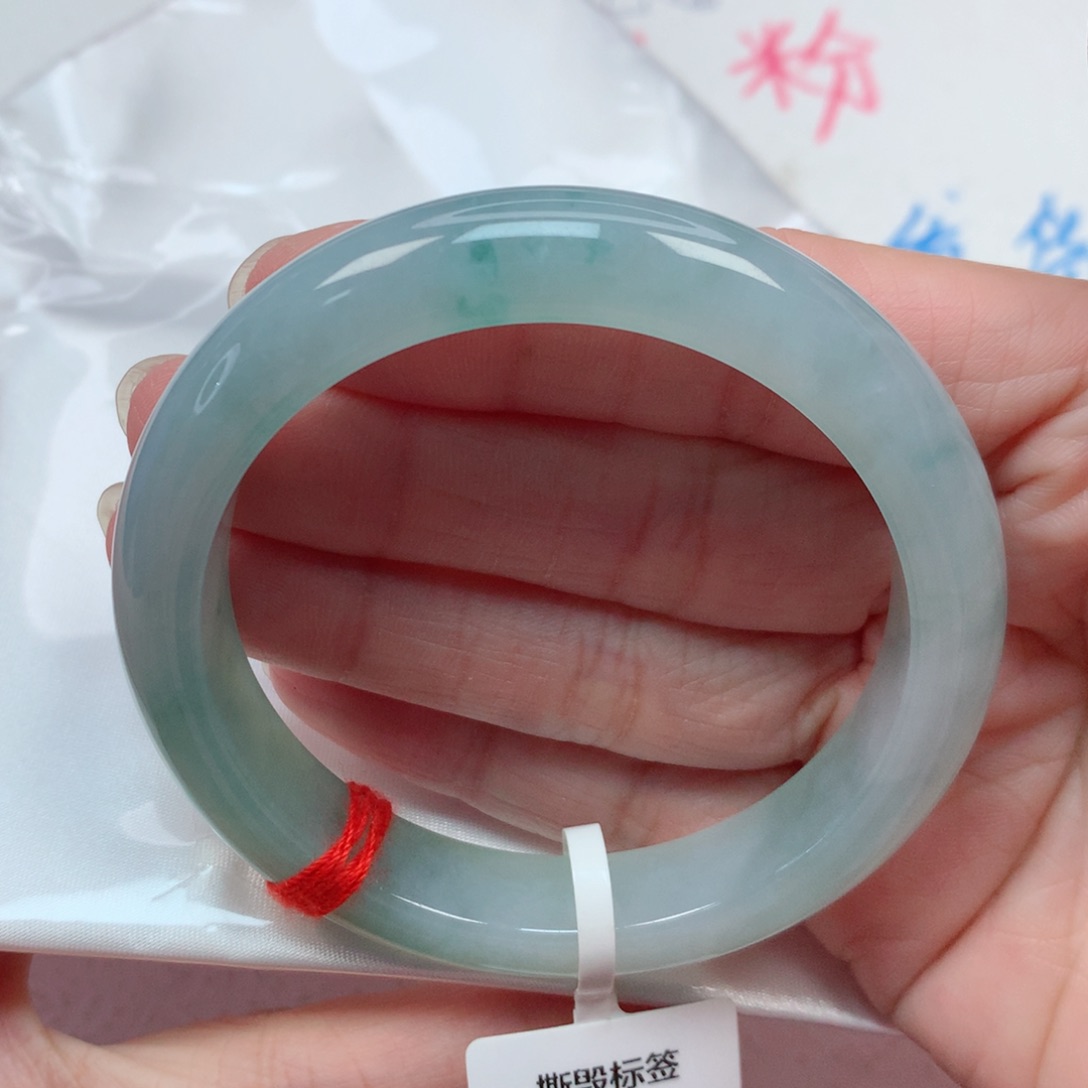 翡翠手镯未镶嵌55圈