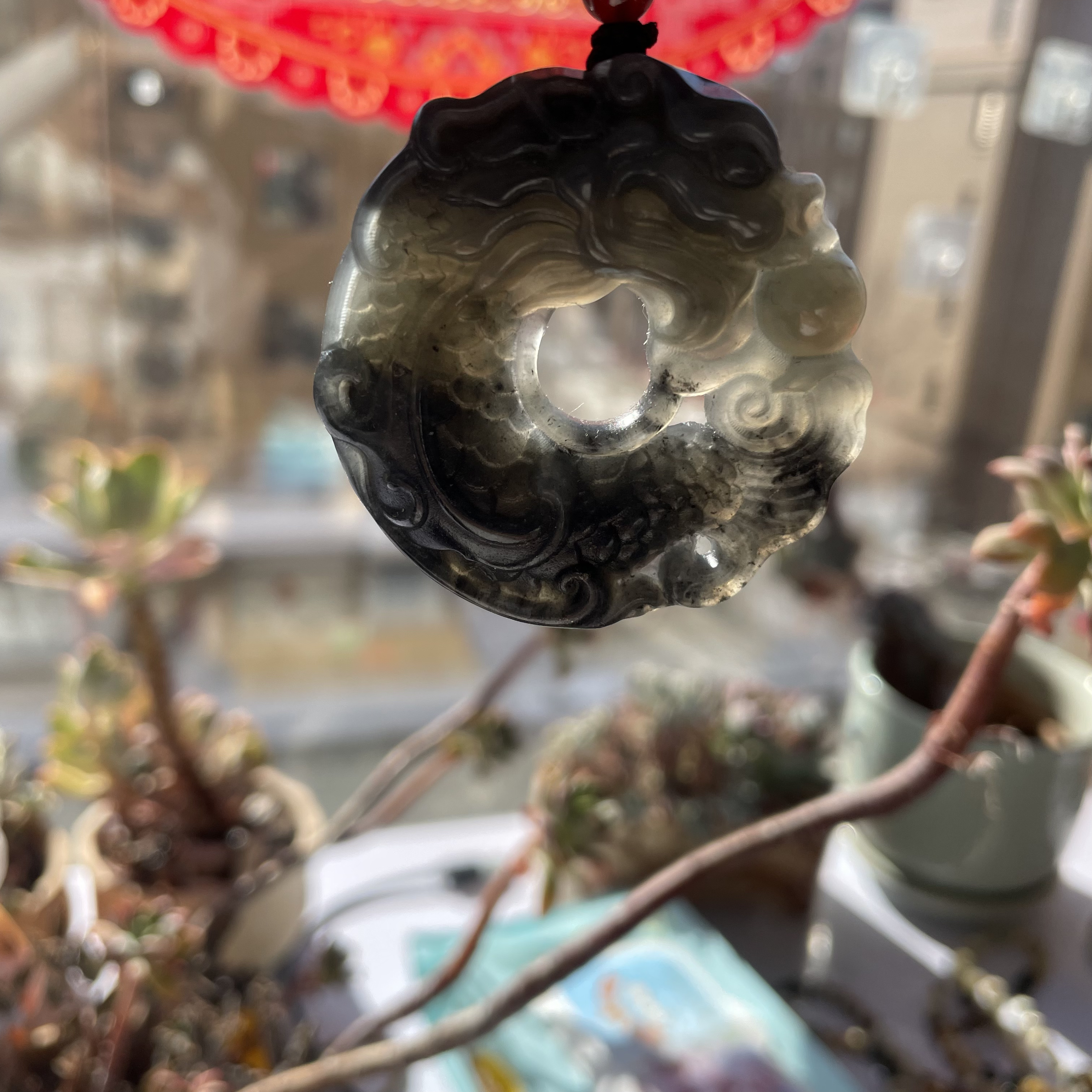 岫玉烟紫灰龙扣吊坠