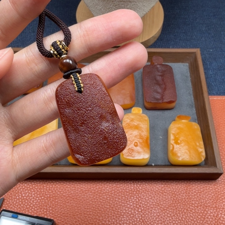 蜜蜡未镶嵌吊坠(赠链)