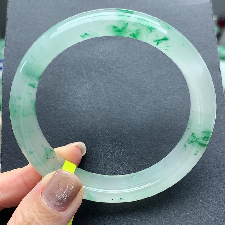 无***烟石英质玉未镶嵌手镯