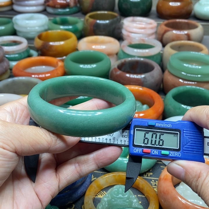 石英质玉未镶嵌手镯