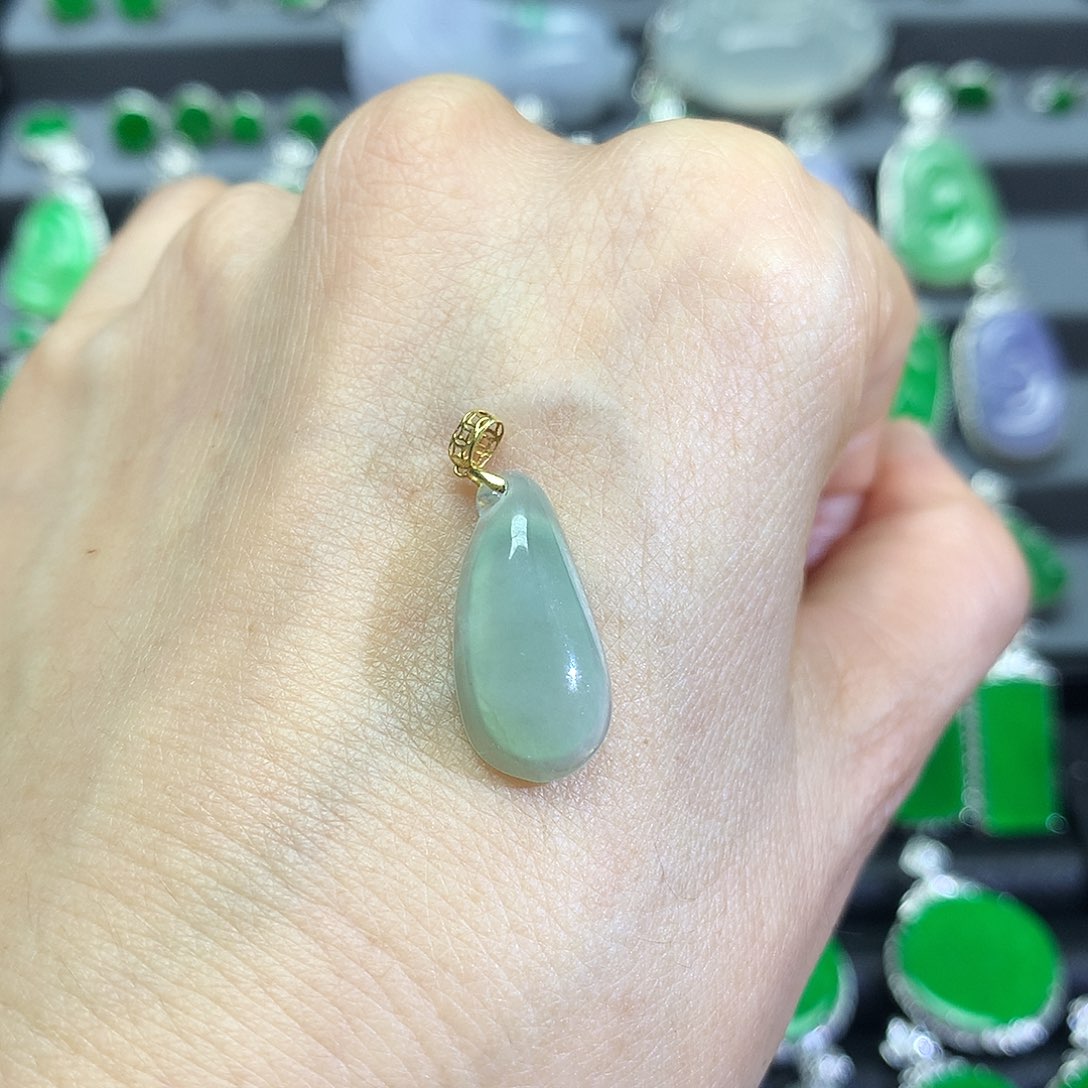 颈饰18K金镶嵌翡翠