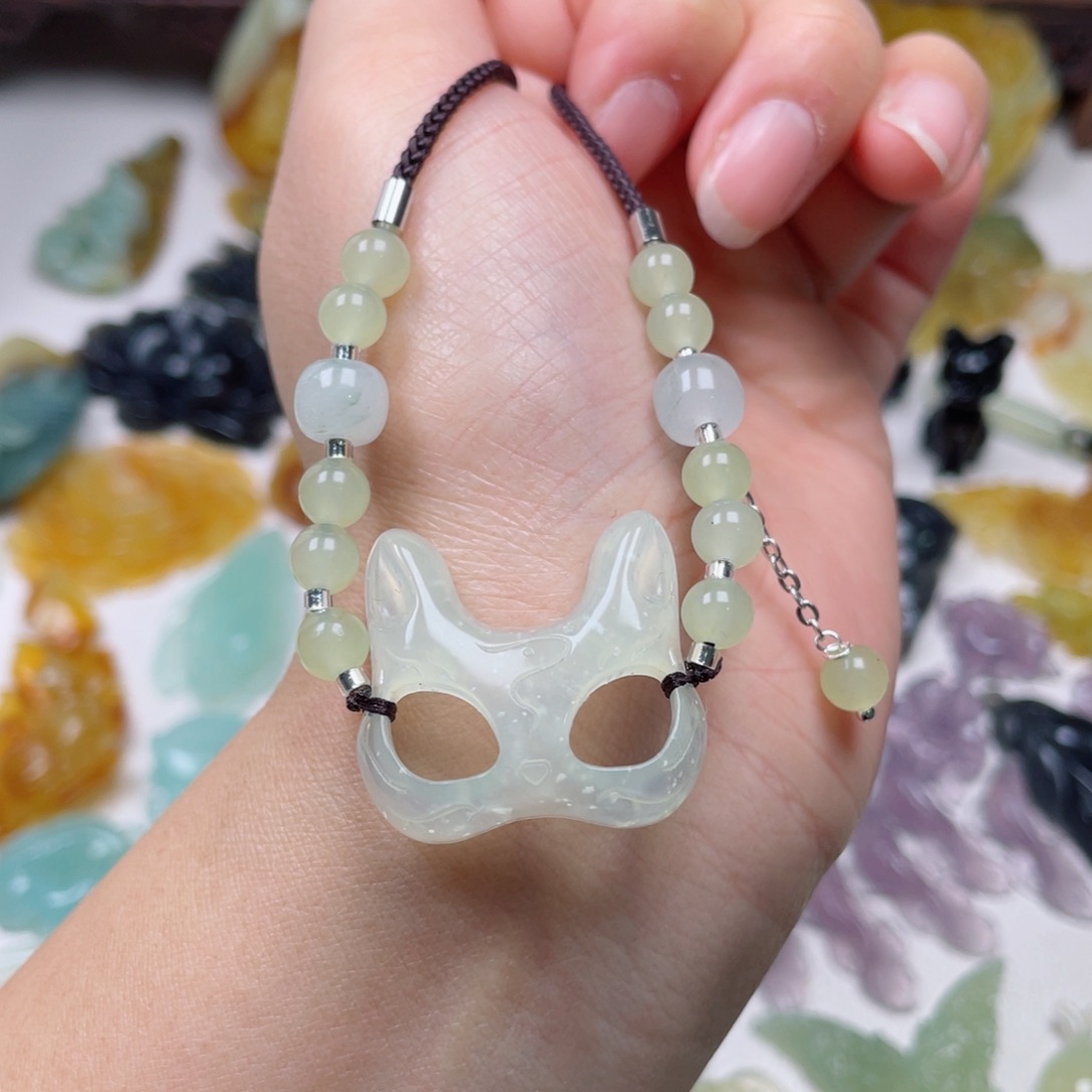 蛇纹石玉颈饰未镶嵌