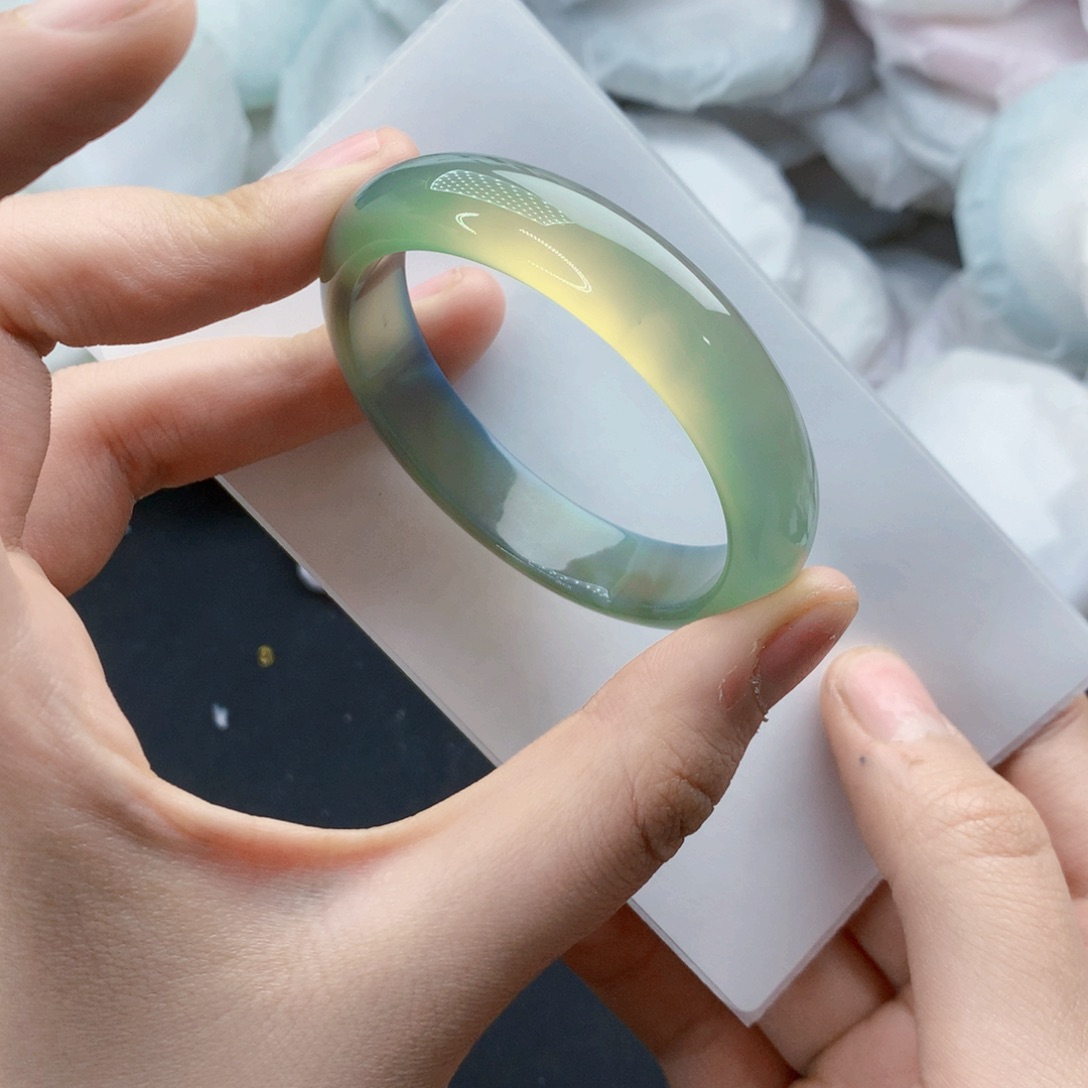 玛瑙/玉髓手镯未镶嵌5455