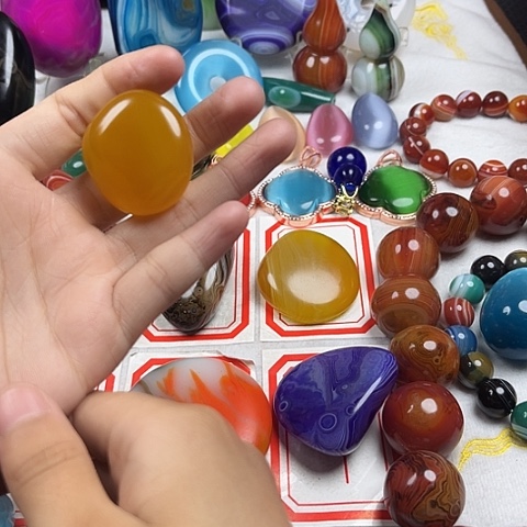 玛瑙/玉髓颈饰未镶嵌